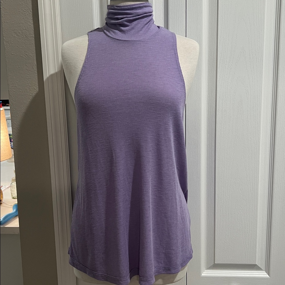 Sleeveless Loose Turtleneck in Lavender